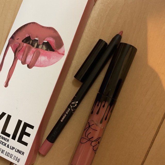 Kylie Cosmetics(カイリーコスメティックス)のKYLIE リップキット コスメ/美容のベースメイク/化粧品(口紅)の商品写真