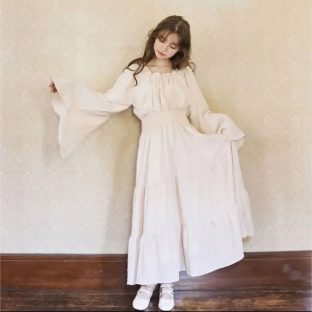 flare sleeve tiered ワンピース　treat urself レディースのワンピース(ロングワンピース/マキシワンピース)の商品写真