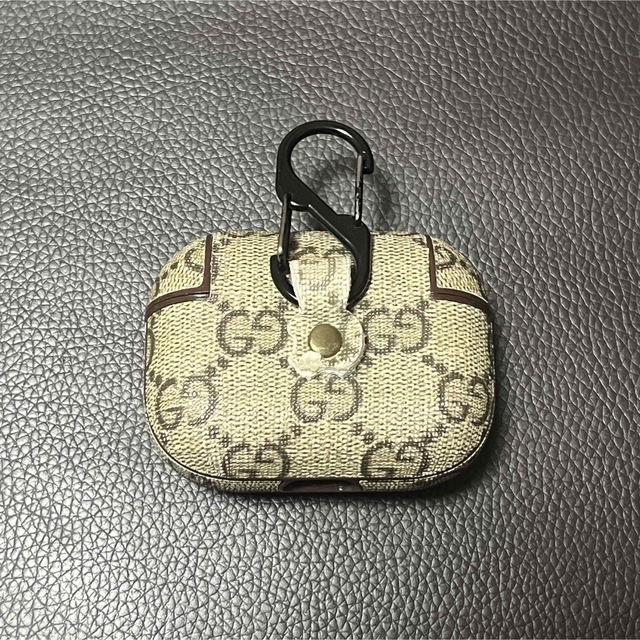 Gucci(グッチ)の【 GUCCI 】エアポッツプロ　ケース スマホ/家電/カメラのオーディオ機器(ヘッドフォン/イヤフォン)の商品写真