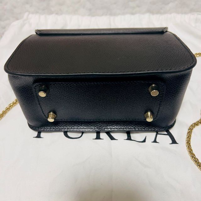 新品】 FURLA フルラ メトロポリス ミニ ショルダーバッグ 黒 新品】 FURLA フルラ メトロポリス ミニ ショルダーバッグ 黒