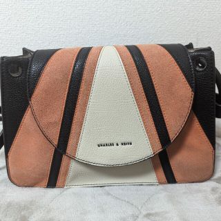 チャールズアンドキース(Charles and Keith)のCHARLES & KEITH　バッグ(ショルダーバッグ)