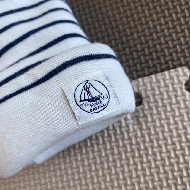 PETIT BATEAU(プチバトー)のプチバトー  マリニエール ボーダー うさぎ帽子　ロンパース  12m 74cm キッズ/ベビー/マタニティのベビー服(~85cm)(ロンパース)の商品写真