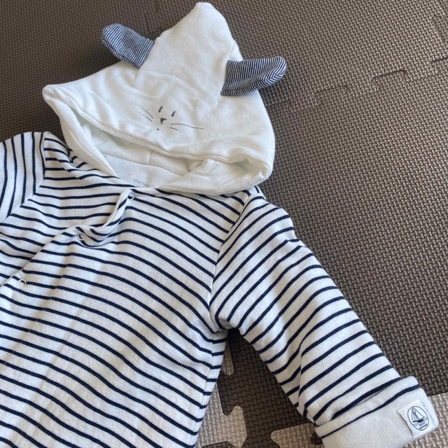 PETIT BATEAU(プチバトー)のプチバトー  マリニエール ボーダー うさぎ帽子　ロンパース  12m 74cm キッズ/ベビー/マタニティのベビー服(~85cm)(ロンパース)の商品写真