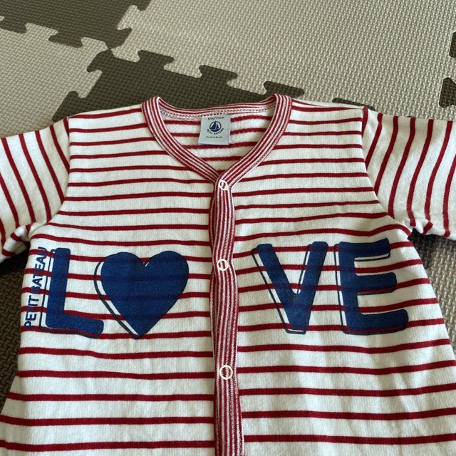 PETIT BATEAU(プチバトー)のプチバトー  LOVE ボーダー　ロンパース　12m/74cm キッズ/ベビー/マタニティのベビー服(~85cm)(ロンパース)の商品写真