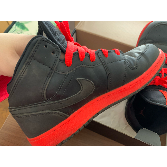 NIKE AIR JORDAN 1 MID  black red レディース レディースの靴/シューズ(スニーカー)の商品写真