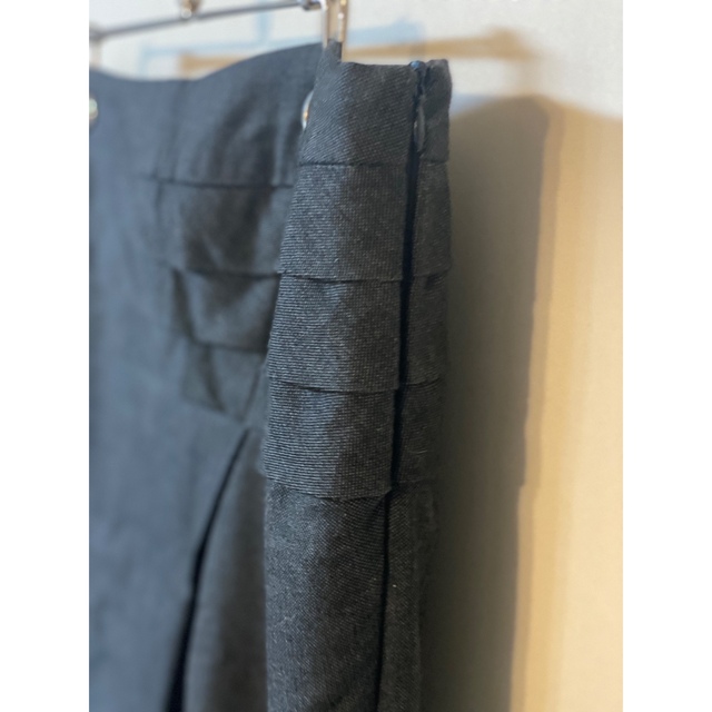 ZARA(ザラ)のM ZARAザラ アシンメトリーデザインスカート グレー レディースのスカート(ひざ丈スカート)の商品写真