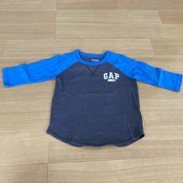 babyGAP(ベビーギャップ)のGAP  Tシャツ　サイズ90  100  ２枚セット キッズ/ベビー/マタニティのキッズ服男の子用(90cm~)(Tシャツ/カットソー)の商品写真