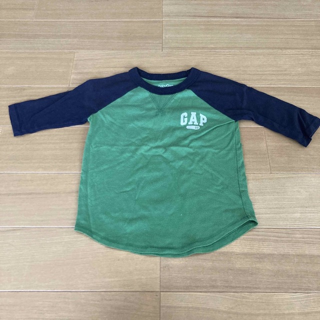 babyGAP(ベビーギャップ)のGAP  Tシャツ　サイズ90  100  ２枚セット キッズ/ベビー/マタニティのキッズ服男の子用(90cm~)(Tシャツ/カットソー)の商品写真