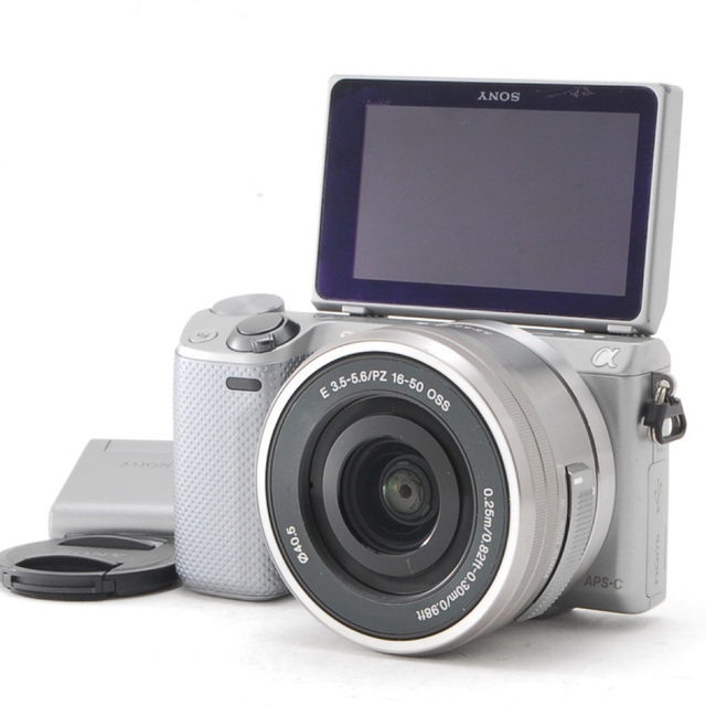 ショット極小、傷極小の極上美品♪フラッシュ付❤️SONY NEX−5T-