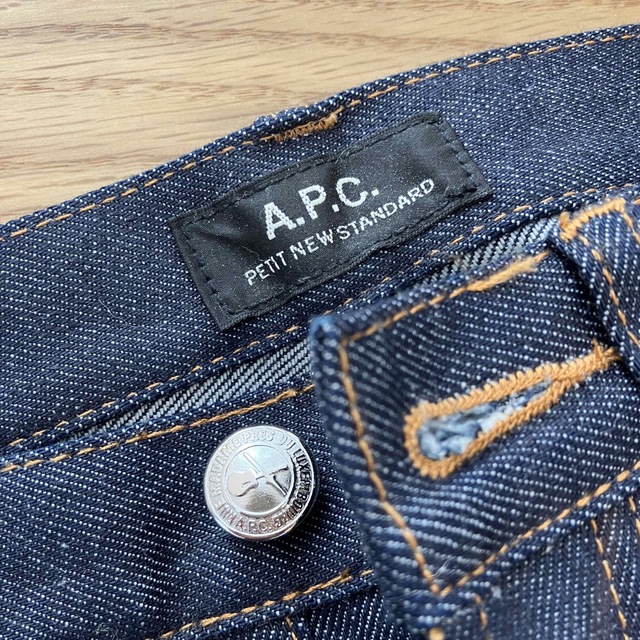 A.P.C(アーペーセー)のAPC アペーセー 美品 デニム プチニュースタンダード 25インチ レディースのパンツ(デニム/ジーンズ)の商品写真