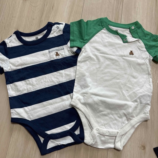 GAP(ギャップ)のgap ロンパース　ボディスーツ　2着セット キッズ/ベビー/マタニティのキッズ服男の子用(90cm~)(Tシャツ/カットソー)の商品写真