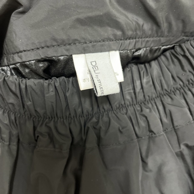 STYLE DELI(スタイルデリ)の黒ナイロンスカート レディースのスカート(ひざ丈スカート)の商品写真