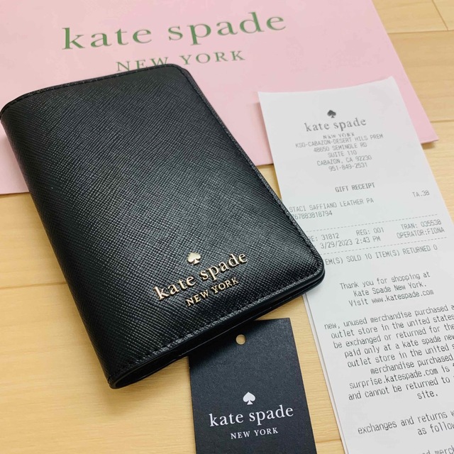 ♡Kate Spade♠️大人気の最新作のサフィアーノレザー製パスポートケース