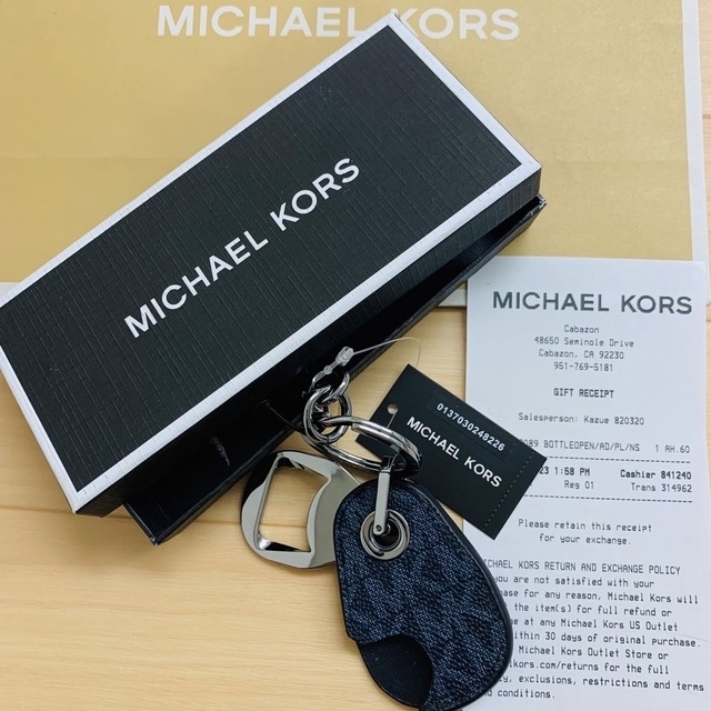 Michael Kors(マイケルコース)の★MICHAEL KORS メンズシグネチャー総柄栓抜き付きキーリング2つセット メンズのファッション小物(キーホルダー)の商品写真