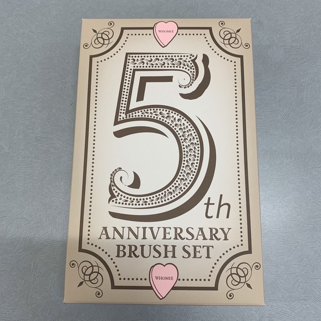 WHOMEE(フーミー)の限定 フーミー WHOMEE 5th ANNVERSARY BRUSH 5セット コスメ/美容のメイク道具/ケアグッズ(チーク/フェイスブラシ)の商品写真