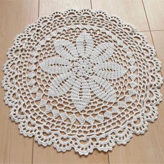 ハンドメイド ドイリー  レース編み 37cm*37cm(テーブル用品)