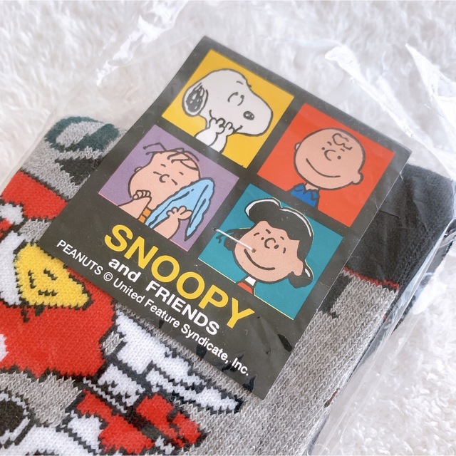 SNOOPY(スヌーピー)の【新品】SNOOPY スヌーピー　レディースソックス　子供用ジュニアソックス　黒 キッズ/ベビー/マタニティのこども用ファッション小物(靴下/タイツ)の商品写真