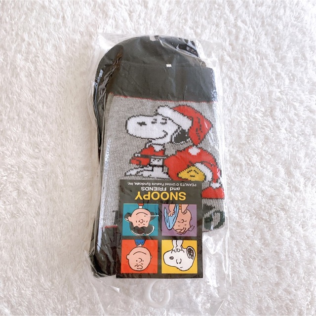 SNOOPY(スヌーピー)の【新品】SNOOPY スヌーピー　レディースソックス　子供用ジュニアソックス　黒 キッズ/ベビー/マタニティのこども用ファッション小物(靴下/タイツ)の商品写真