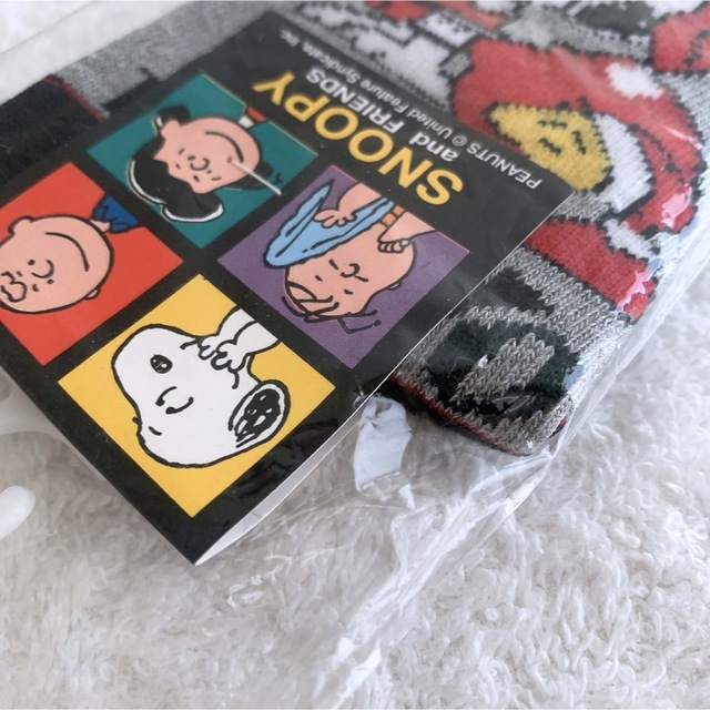 SNOOPY(スヌーピー)の【新品】SNOOPY スヌーピー　レディースソックス　子供用ジュニアソックス　黒 キッズ/ベビー/マタニティのこども用ファッション小物(靴下/タイツ)の商品写真