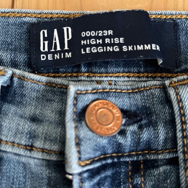 GAP(ギャップ)のGAPデニム　ハイライズデニム　ダメージデニム レディースのパンツ(デニム/ジーンズ)の商品写真