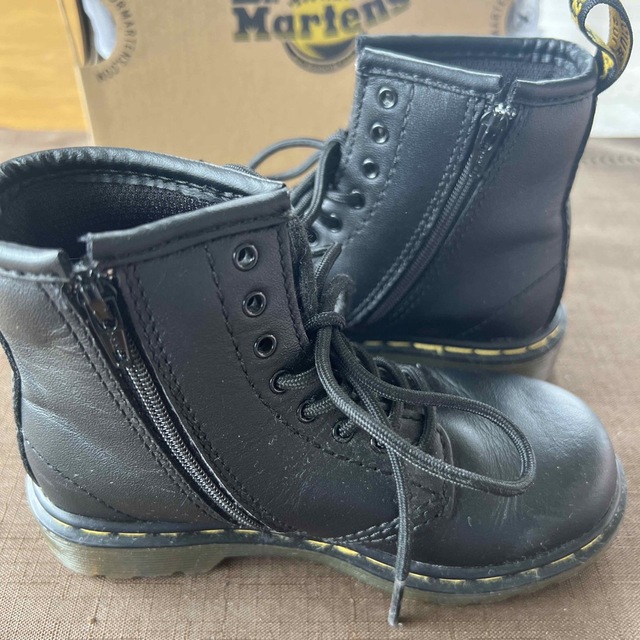 Dr.Martens(ドクターマーチン)のドクターマーチン キッズ  ブーツ キッズ/ベビー/マタニティのキッズ靴/シューズ(15cm~)(ブーツ)の商品写真