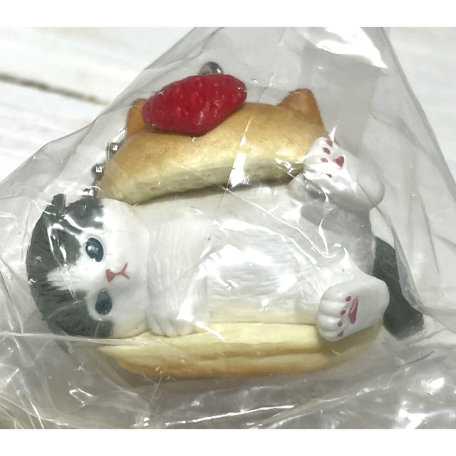 KITAN CLUB(キタンクラブ)のmofusand マリトッツォ マスコット 猫 食品サンプル ミニチュア エンタメ/ホビーのおもちゃ/ぬいぐるみ(キャラクターグッズ)の商品写真