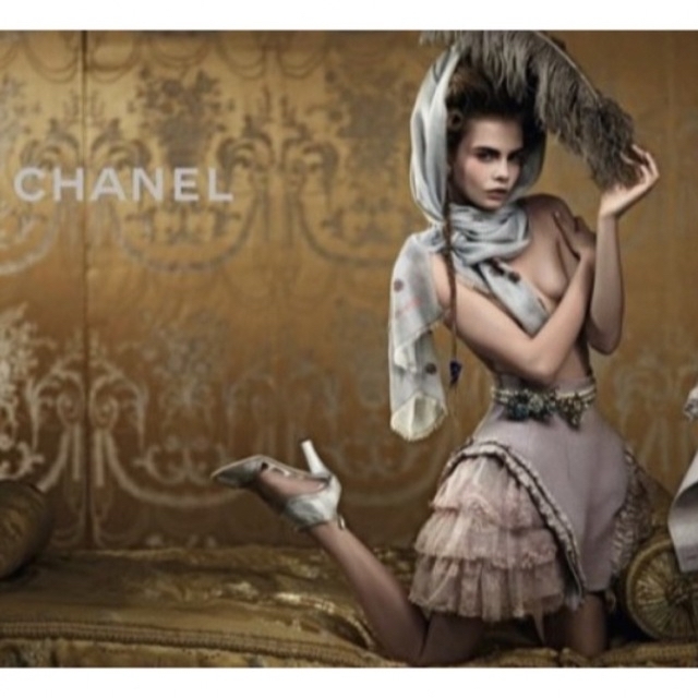 CHANEL(シャネル)の未使用！シャネル シルク ショール 大判スカーフ レディースのファッション小物(マフラー/ショール)の商品写真
