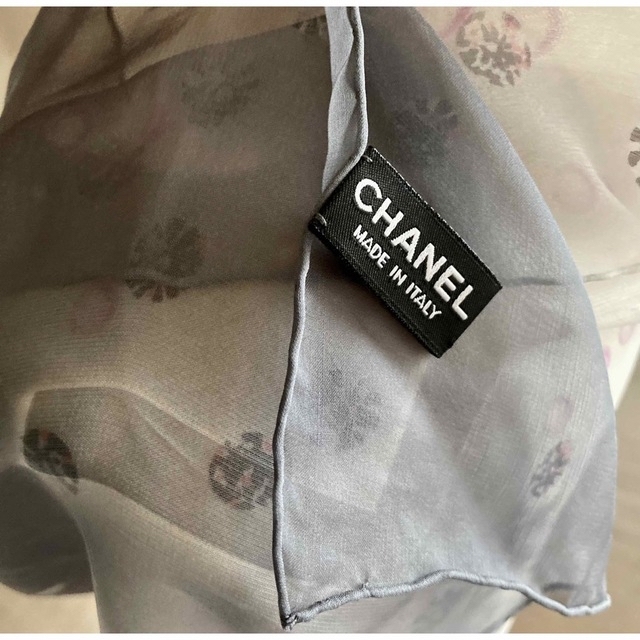 CHANEL(シャネル)の未使用！シャネル シルク ショール 大判スカーフ レディースのファッション小物(マフラー/ショール)の商品写真