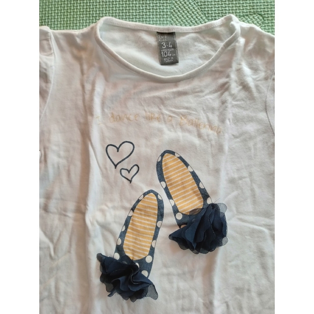 ZARA KIDS(ザラキッズ)の春夏セール！ザラキッズ バレーシューズ Tシャツ 100 キッズ/ベビー/マタニティのキッズ服女の子用(90cm~)(Tシャツ/カットソー)の商品写真