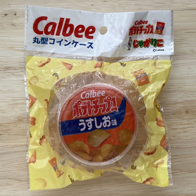 カルビー(カルビー)の【未開封】カルビー　ポテトチップスうすしお味　丸型コインケース エンタメ/ホビーのエンタメ その他(その他)の商品写真