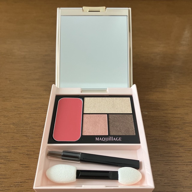 MAQuillAGE(マキアージュ)の未使用　スタイリングパレットM コスメ/美容のベースメイク/化粧品(アイシャドウ)の商品写真