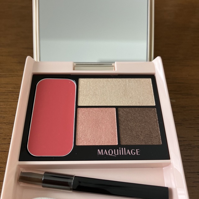 MAQuillAGE(マキアージュ)の未使用　スタイリングパレットM コスメ/美容のベースメイク/化粧品(アイシャドウ)の商品写真