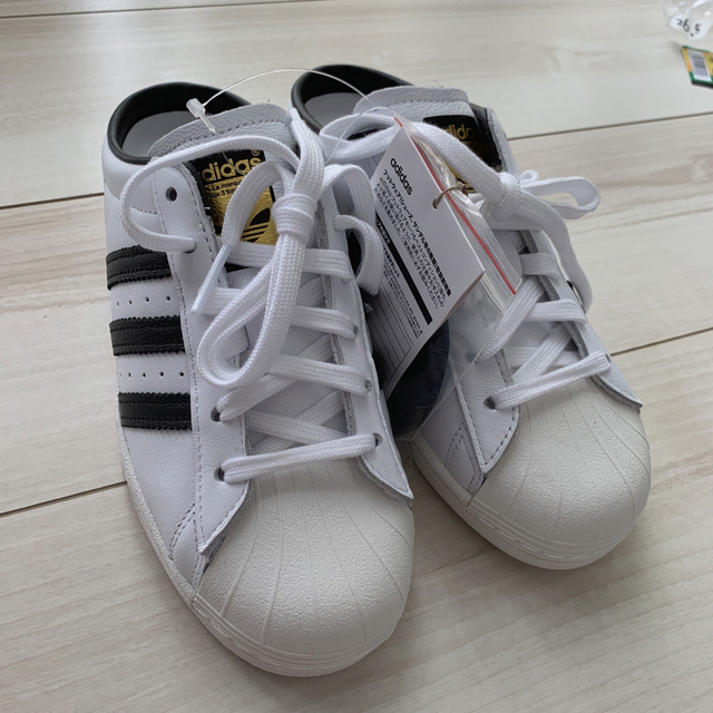 ????adidas FX5851 スニーカー