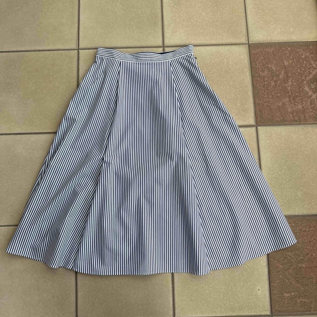 UNTITLED(アンタイトル)の新品タグ 未着 UNTITLED アンタイトル ストライプストレッチスカート レディースのスカート(ロングスカート)の商品写真