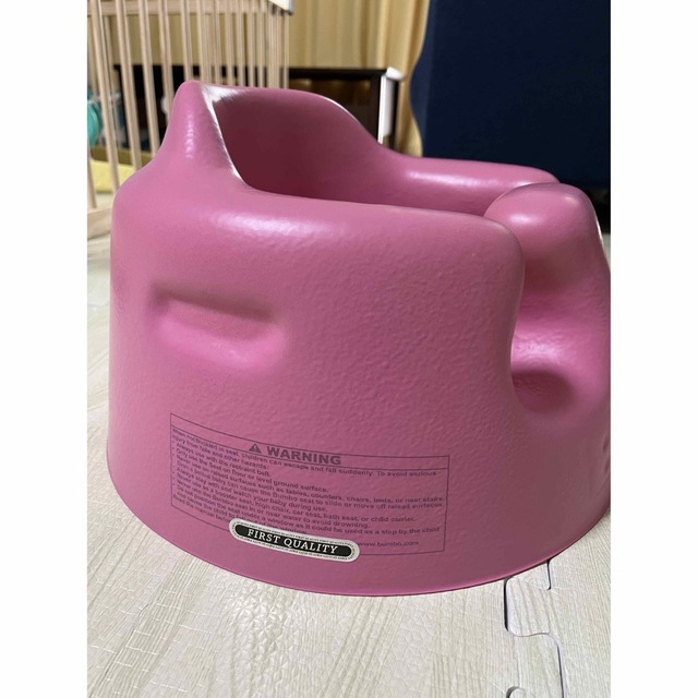 Bumbo(バンボ)のバンボ　Bumbo ピンク キッズ/ベビー/マタニティのキッズ/ベビー/マタニティ その他(その他)の商品写真