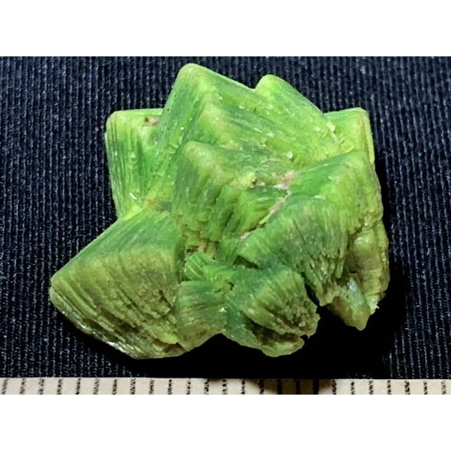 【超稀産】燐灰ウラン鉱　オーチュナイトAutunite・４g（ドイツ産鉱物標本）