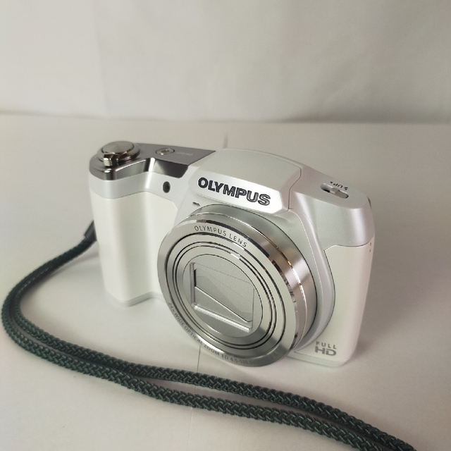 OLYMPUS STyLUS SZー16 一眼気分が楽しめるデジカメ-