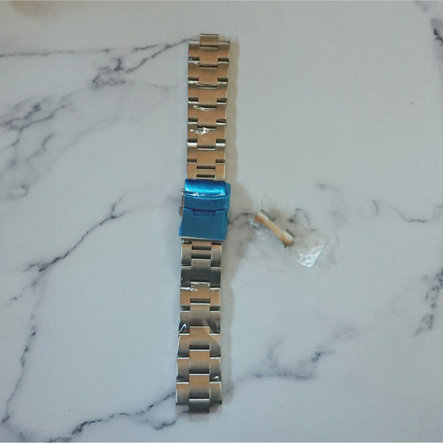 【新品】時計ベルト 20mm 3連 オイスター 弓カン ステンレス シルバー メンズの時計(金属ベルト)の商品写真