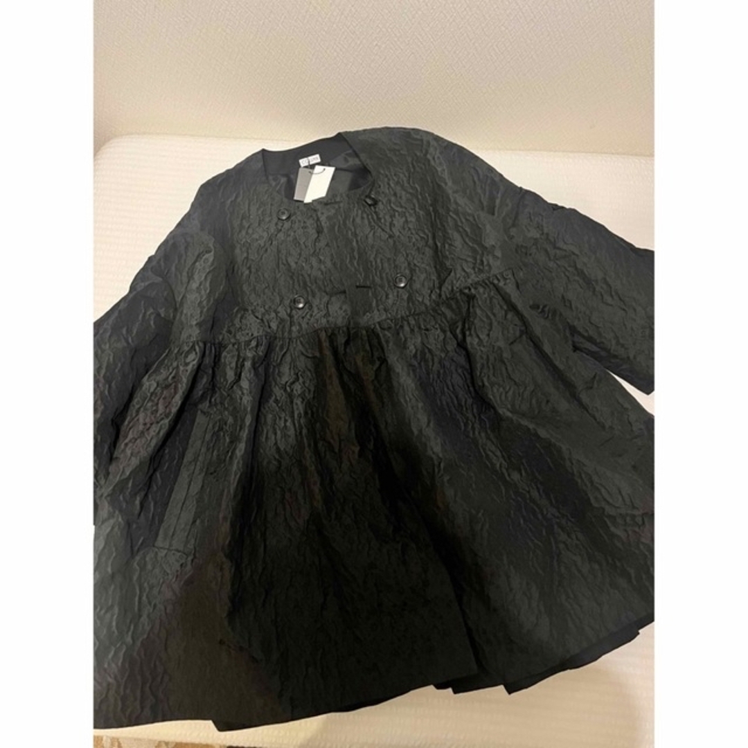 ESTNATION(エストネーション)の美品　COLUMN ジャガードボリュームコート ブラック　estnation レディースのジャケット/アウター(スプリングコート)の商品写真