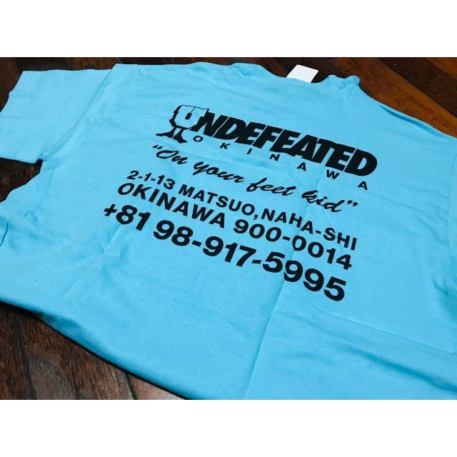 UNDEFEATED(アンディフィーテッド)のUNDEFEATED Okinawa 限定 Tee 沖縄 青 S メンズのトップス(Tシャツ/カットソー(半袖/袖なし))の商品写真