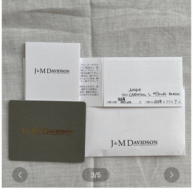 J&M DAVIDSON(ジェイアンドエムデヴィッドソン)のJ&M DAVIDSON ANGIE CARNIVAL L ゴールドスタッズ レディースのバッグ(ハンドバッグ)の商品写真