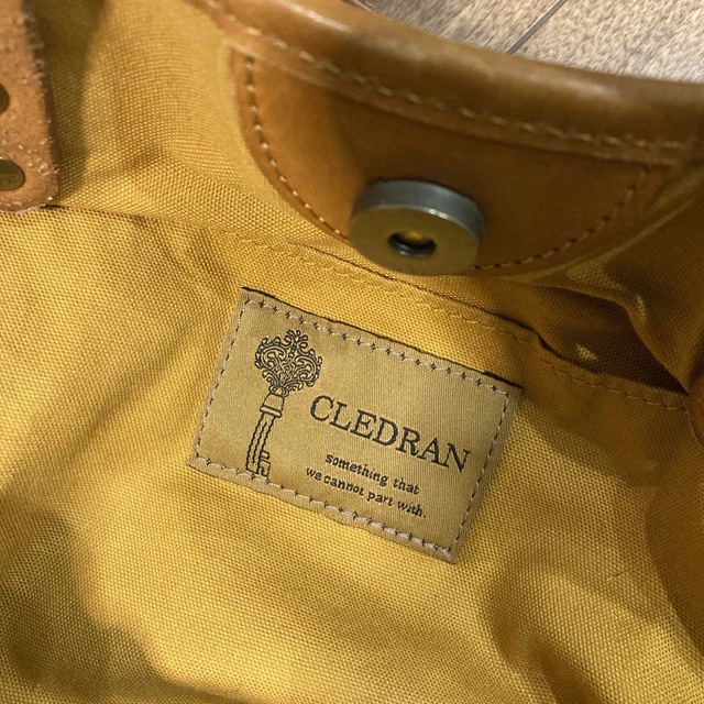 CLEDRAN(クレドラン)のCLEDRAN クレドラン キャンパス×レザー トートバッグ 舟形 水玉デザイン レディースのバッグ(トートバッグ)の商品写真