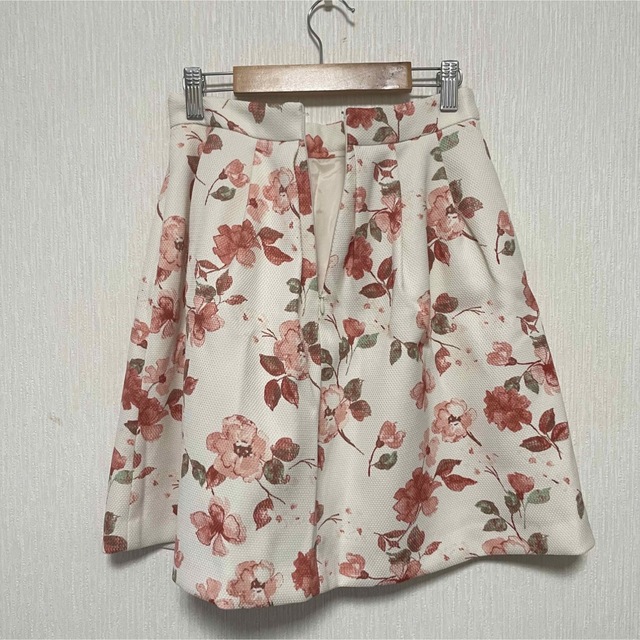 CECIL McBEE(セシルマクビー)のCECIL McBEE 花柄 ミニスカート Sサイズ レディースのスカート(ミニスカート)の商品写真