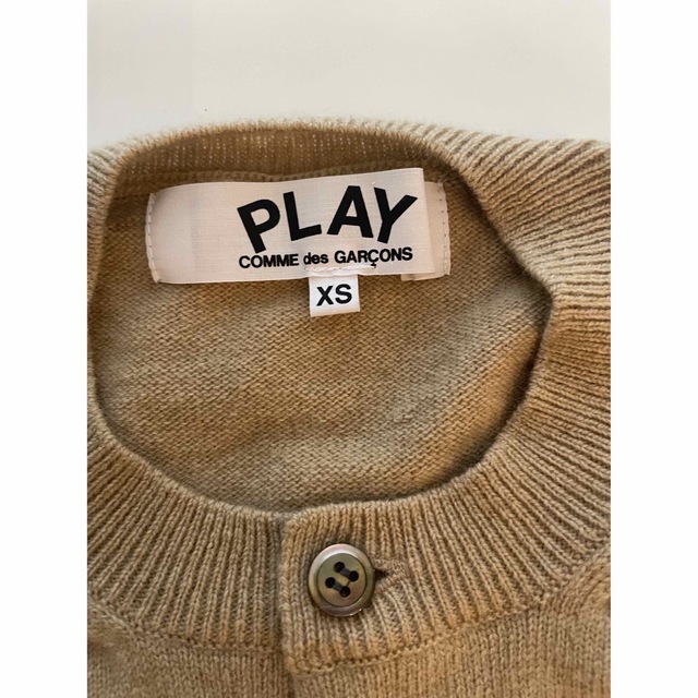 COMME des GARCONS(コムデギャルソン)のPLAYコムデギャルソン　カーディガン レディースのトップス(カーディガン)の商品写真