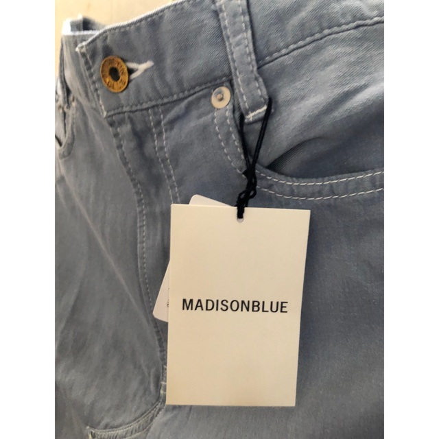 MADISONBLUE(マディソンブルー)のマディソンブルー MADIDONBLUE デニムスカート レディースのパンツ(デニム/ジーンズ)の商品写真