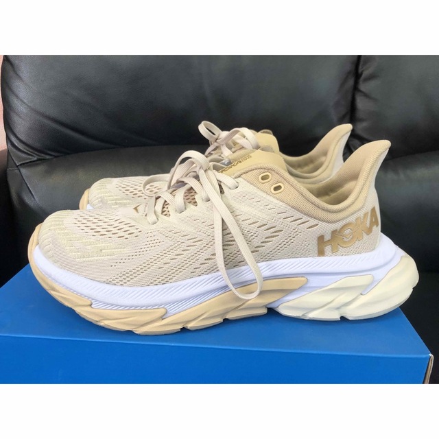 HOKA ONE ONE(ホカオネオネ)のHOKA ONE ONE M CLIFTON EDGE ホカオネオネ　25.5 メンズの靴/シューズ(スニーカー)の商品写真