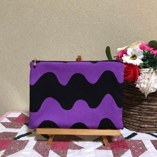 マリメッコ(marimekko)のマリメッコ  生地　ハンドメイド　ロッキ　パープル×ブラック　フラットポーチ(ポーチ)