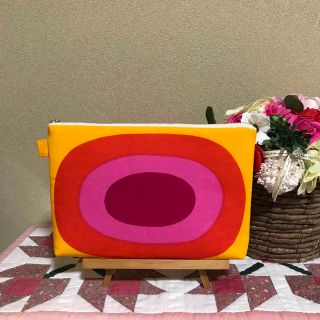 マリメッコ(marimekko)のマリメッコ  生地　ハンドメイド　メローニ　イエロー　25㌢大容量ポーチ　(ポーチ)