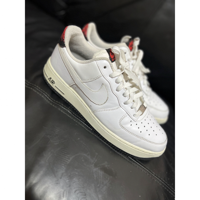 Air Force one 1 white and black