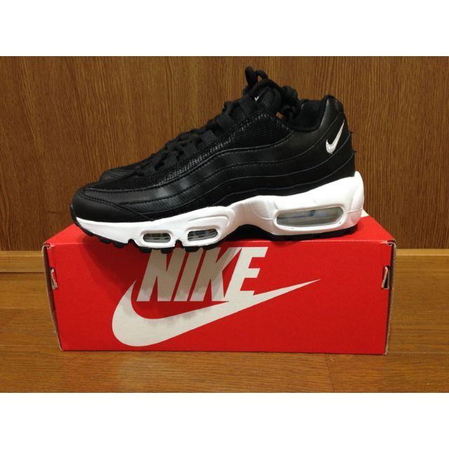 NIKE(ナイキ)のNIKE AIR MAX 95 ナイキ エアマックス 22.5cm 送料無料 レディースの靴/シューズ(スニーカー)の商品写真